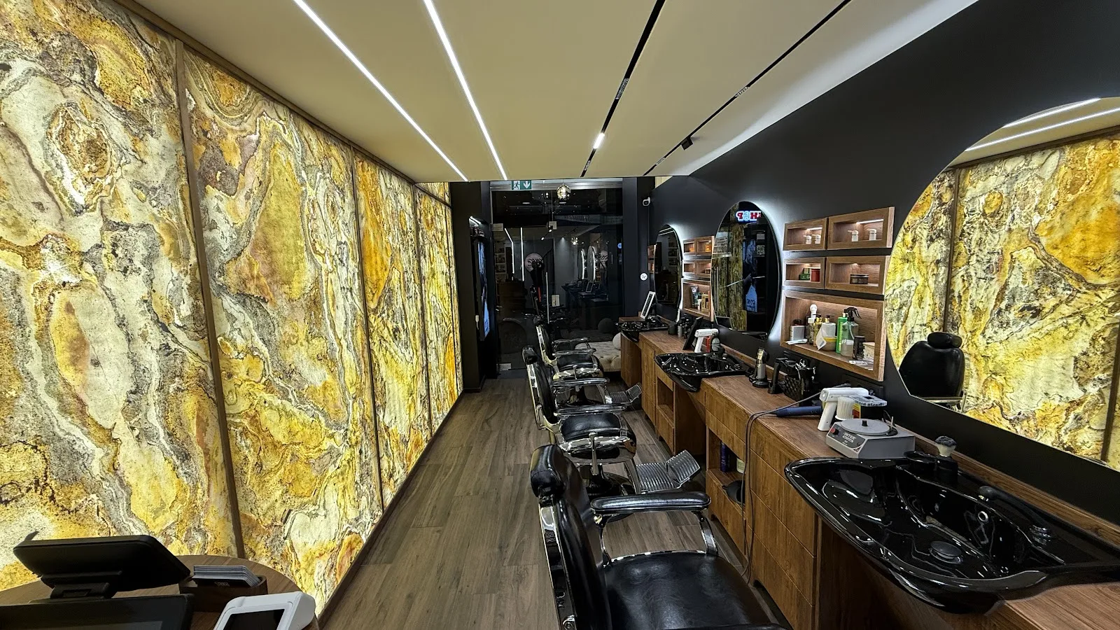 MOH BARBER SHOP